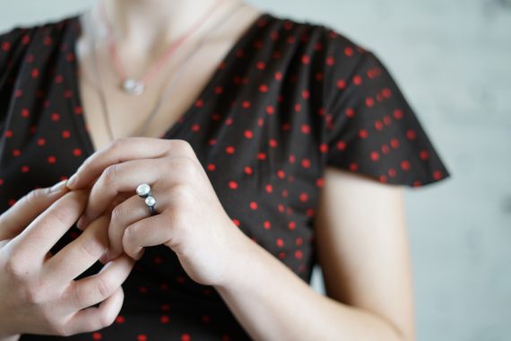 oxidized-silver-ring-with-pearls-isida-duet-2